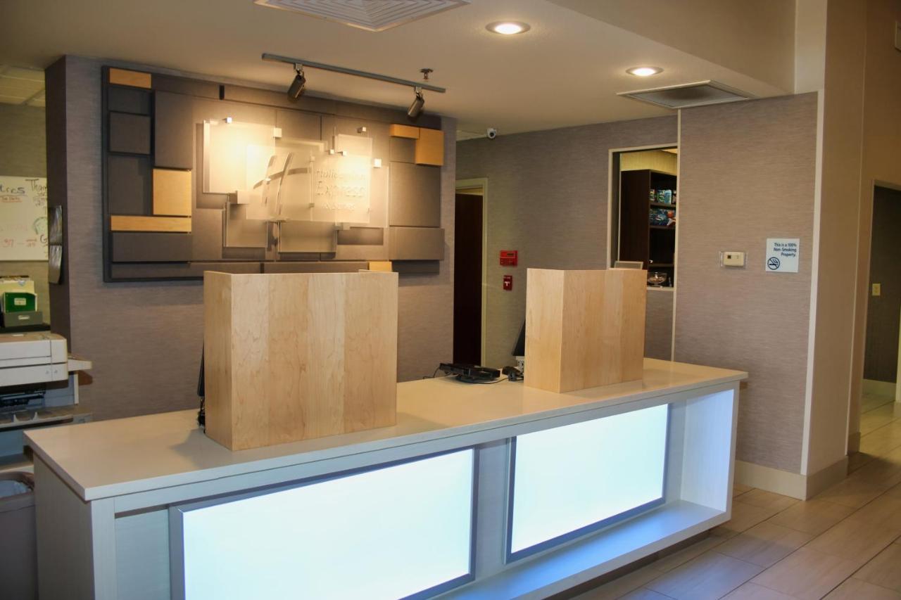 Holiday Inn Express By Ihg Douglas Exteriér fotografie